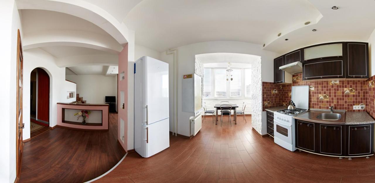 Babylon Apartment On Bukovinskaya Street リウネ エクステリア 写真
